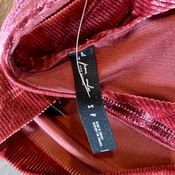 URBAN OUTFITTERS Out From Under Velvet Ribbed Crop - Picture 5 of 6